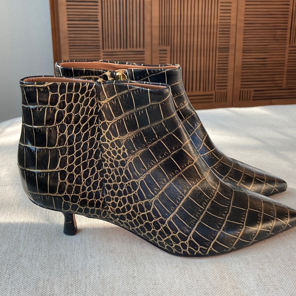 Elegant Brown Croc-Embossed ParisTexas Ankle Boots